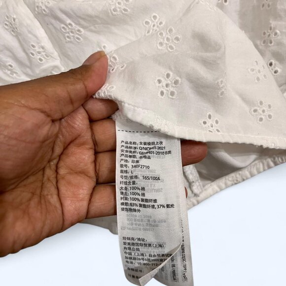 White eyelet top no size tag I think it’s a large 10 - Picture 2 of 2